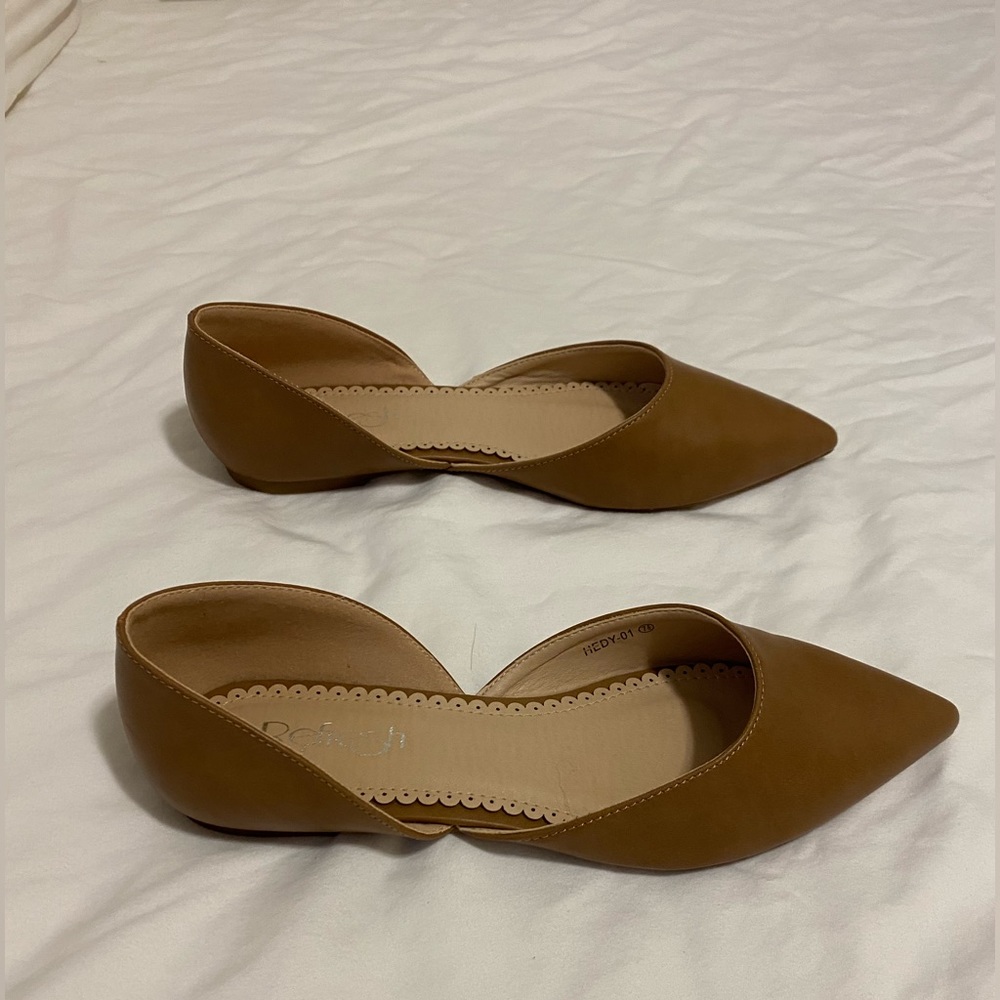 Refresh Tan Pointed Toe Flats Size 7.5 - Picture 2 of 10
